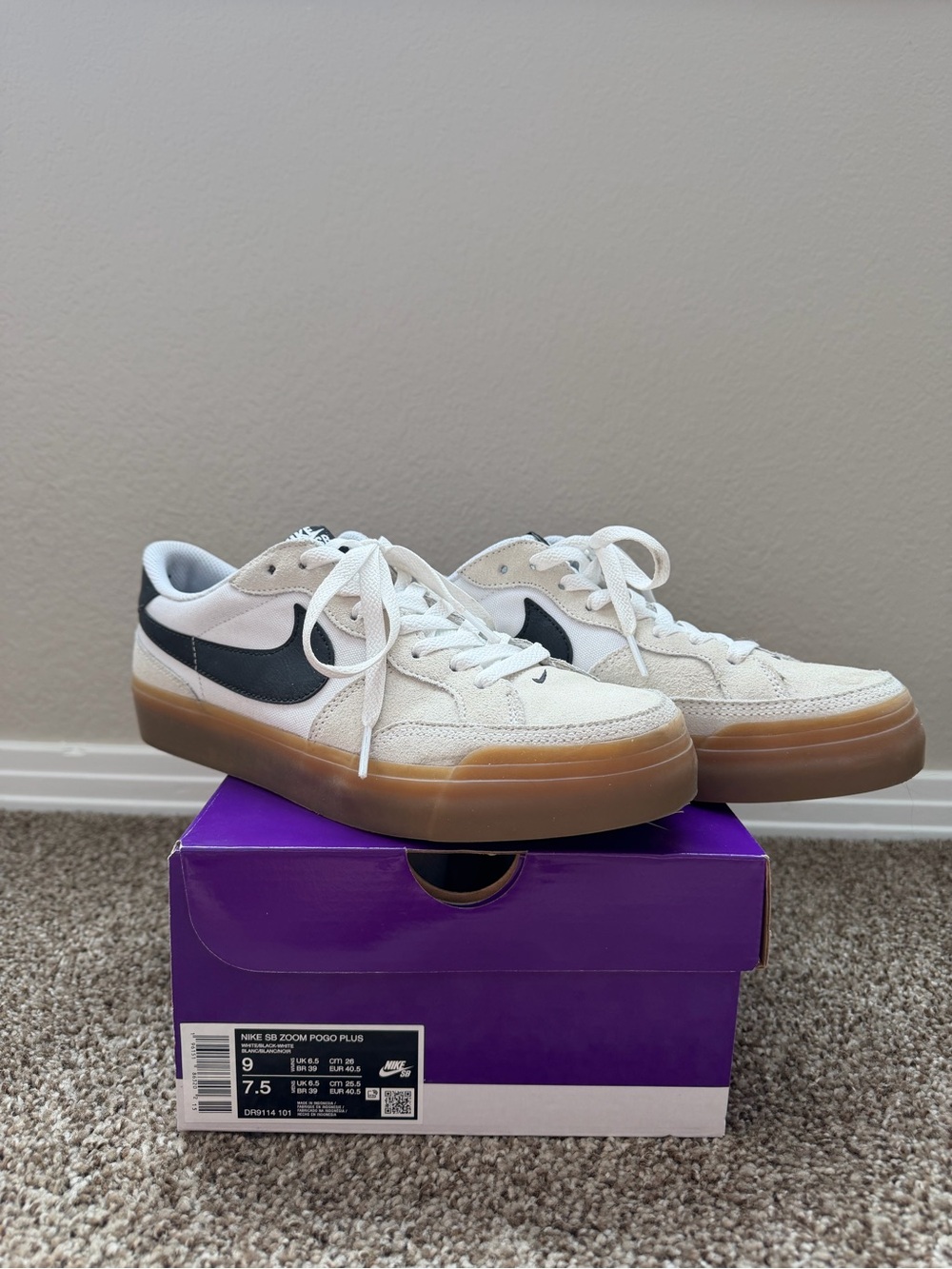 Nike Low-Top Sneakers in White, Black & Gum